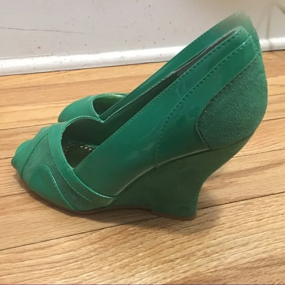 Charlotte Russe green faux suede patent NEW Shoes NIB holiday Christmas festive